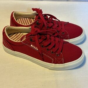 Taos Red Canvas Lace Up Sneakers Size 8 NWOB Comfort